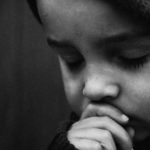 حكم وعبر عن الدنيا ليس خطأك أن تولد فقيرا، ولكنه خطؤك أن تموت فقيراً.