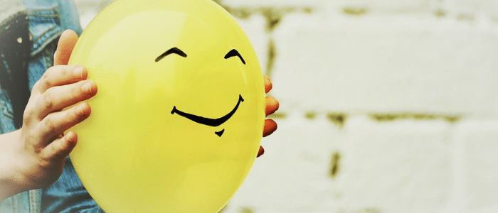 الابتسامة هي المفتاح لعيش حياة سعيدة