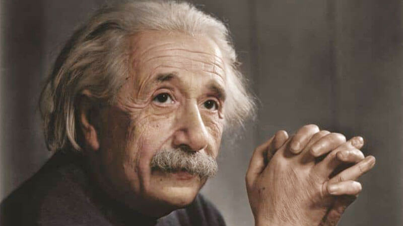 كان والدا العالم اينشتاين يعتقدان انه متلخف عقليا لعدم قدرته على النطق حتى التاسعة
