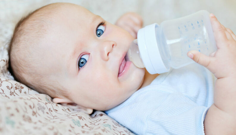 تغذية الرضيع في الشهر الرابع وأهم النصائح لصحة طفلك