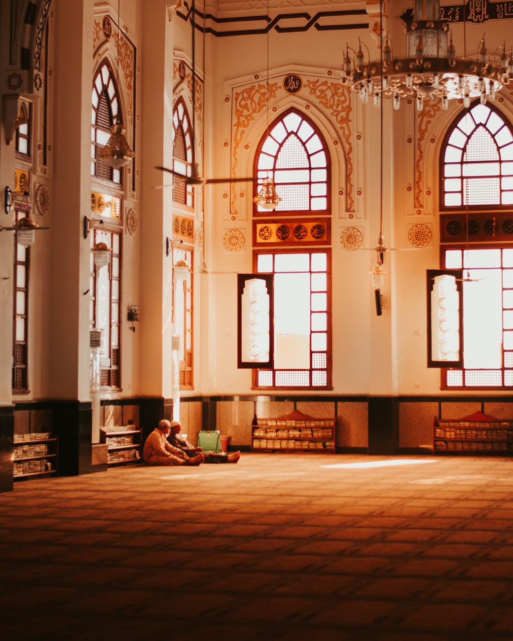 الجلوس في المسجد 