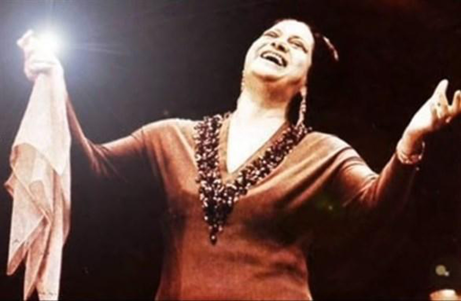 سيدة الغناء العربي.