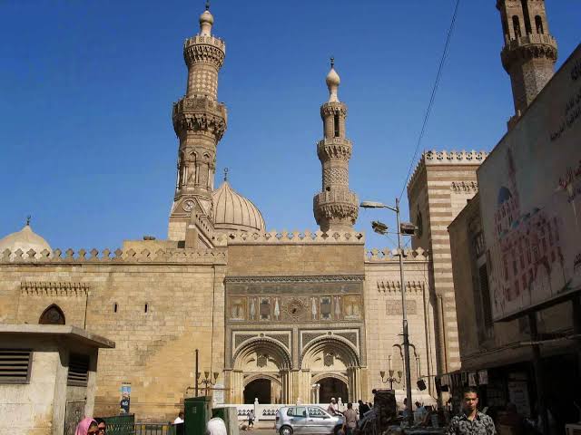 من أشهر المساجد في مصر