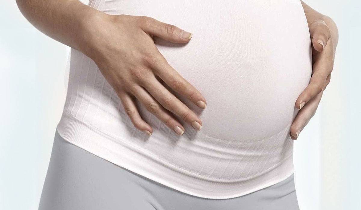 صورة توضح شكل بطن الأم أثناء الحمل