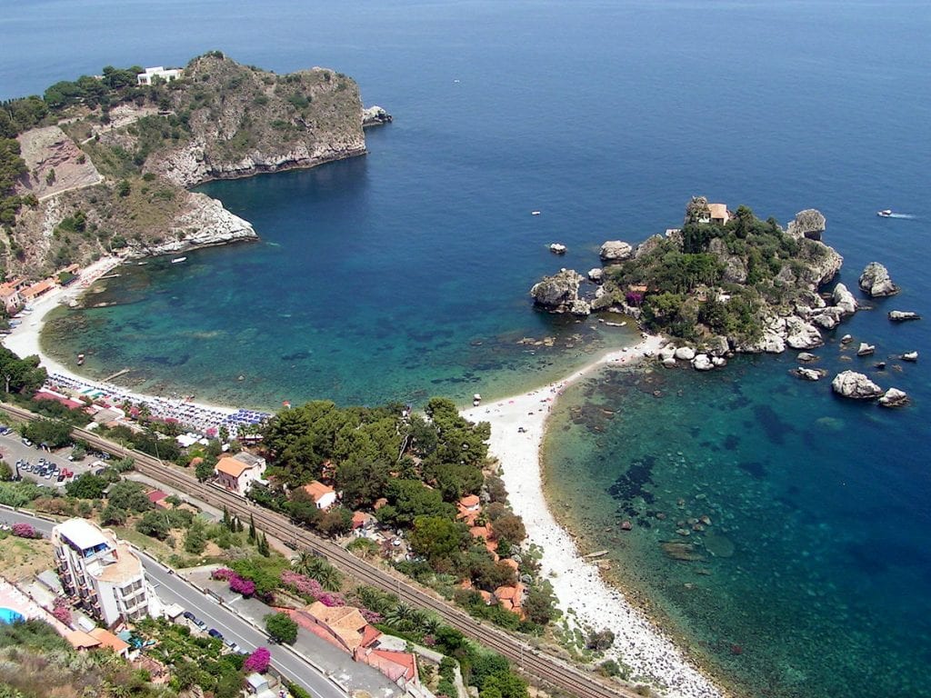 أكبر جزيرة في البحر المتوسط