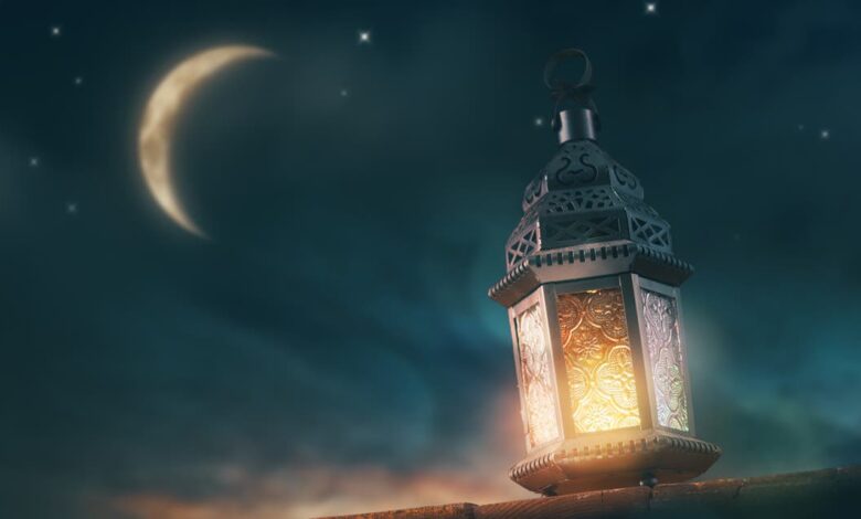 فانوس رمضان مع الهلال