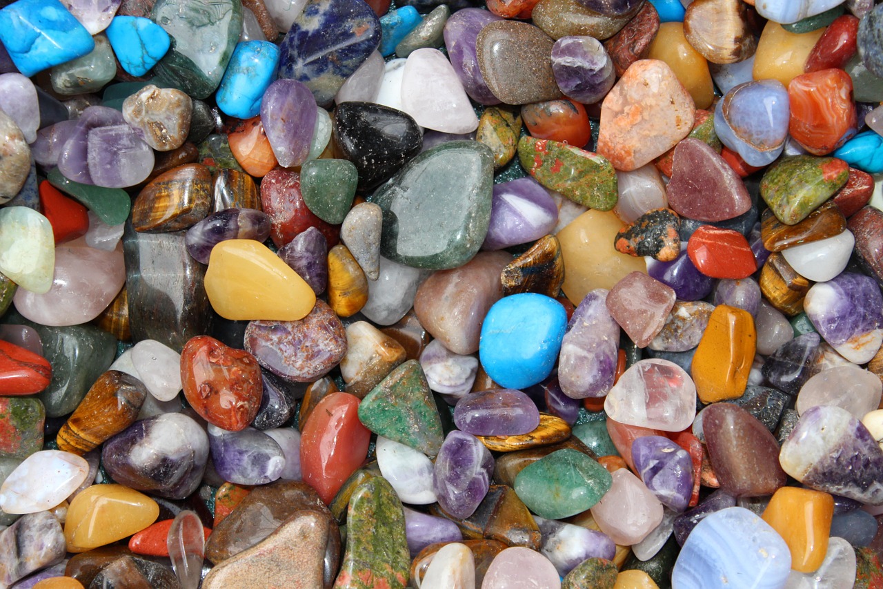 خلفية لأحجار كثيرة ملونة.