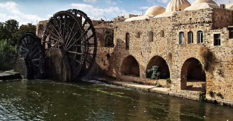 صورة النواعير الخشبية في نهر العاصي.