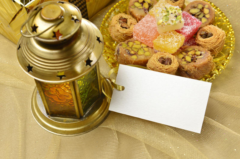 فانوس رمضان وحلوى
