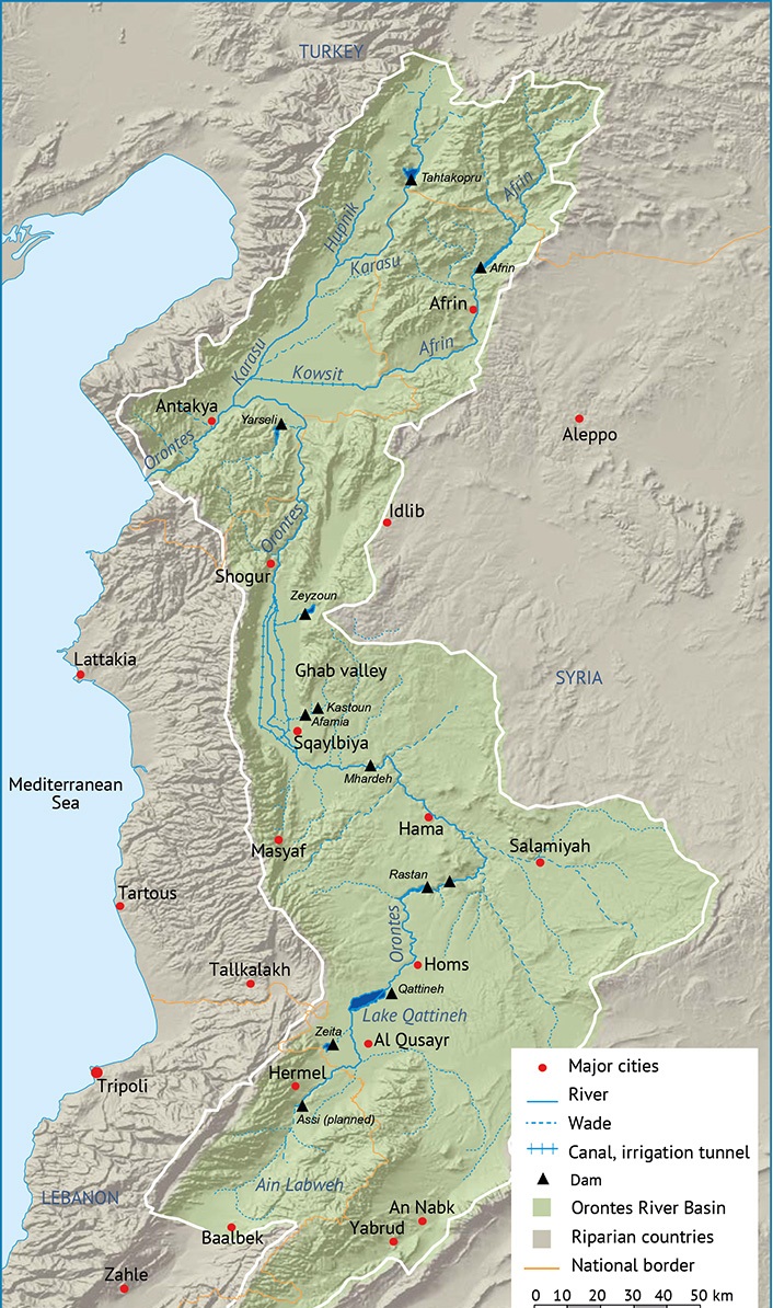 خريطة نهر العاصي ملونة توضح التضاريس الخاصة بحوضه.