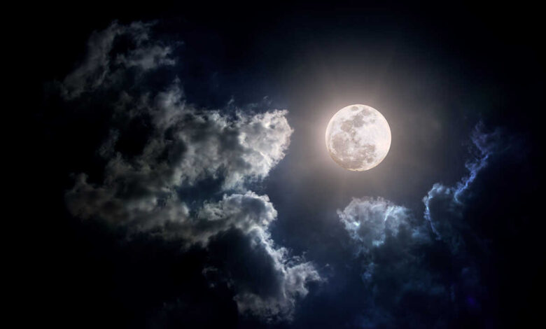 وصف القمر في الليل